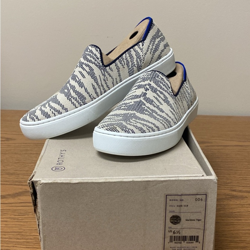 Rothy's Navy and Cream Patterned Slip-Ons size 6.5 fit like 7 new
